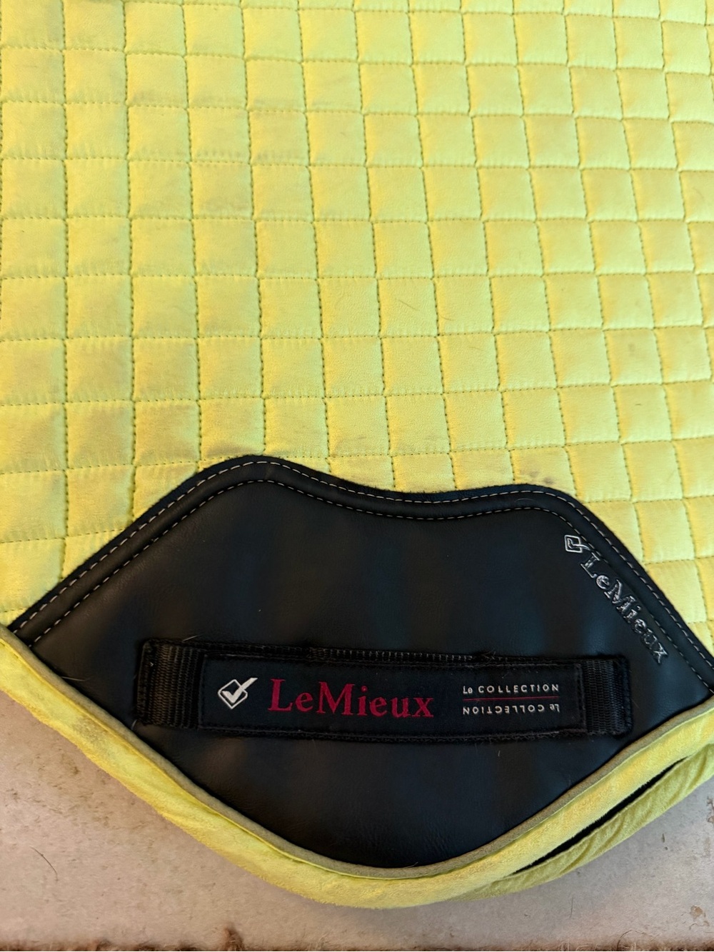 LeMieux Neon Yellow Quilted Saddle Pad - Bright Yellow Equestrian Pad - Picture 3 of 8